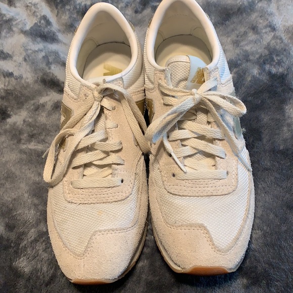 New Balance white and gold sneakers - Picture 2 of 6